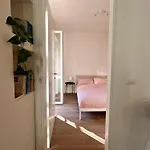 Modern And Bright House 20 Minutes From The Duomo Appartamento Milano