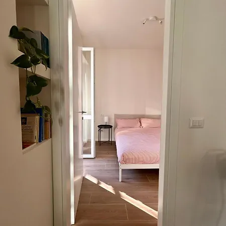 Modern And Bright House 20 Minutes From The Duomo Lägenhet Milano