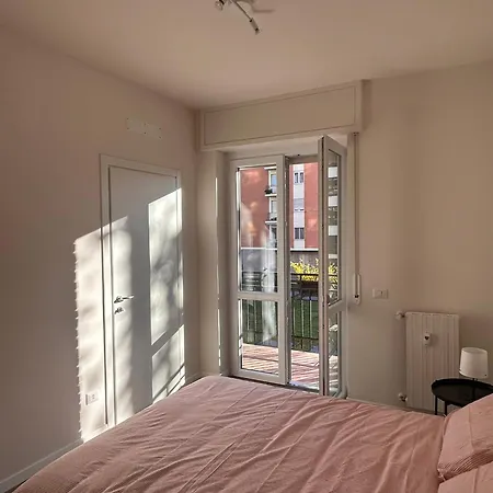 Modern And Bright House 20 Minutes From The Duomo Lägenhet Milano